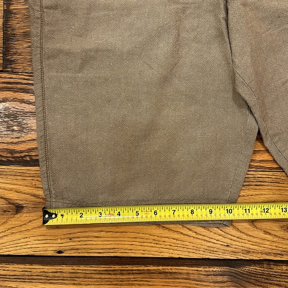 GAP MENS 12 INCH SHORTS IN LINEN AND COTTON BLEND - BUTTON CLOSURE BACK POCKETS - Picture 4 of 8